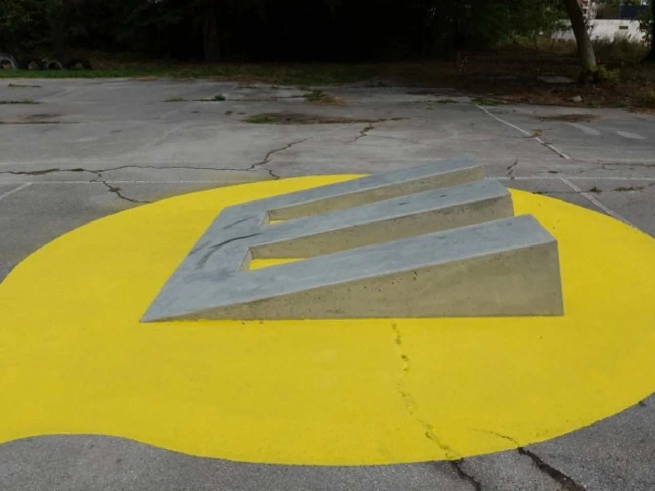 Skateable 字母与周边建筑