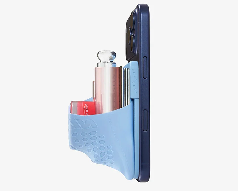 MagSafe Flex Pouch 吸附在手机背面